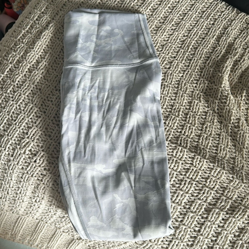 Lululemon leggings size 6